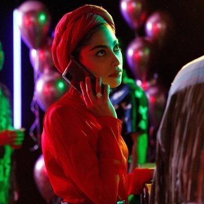 Nadia llama por teléfono en 'Élite: Historias breves'