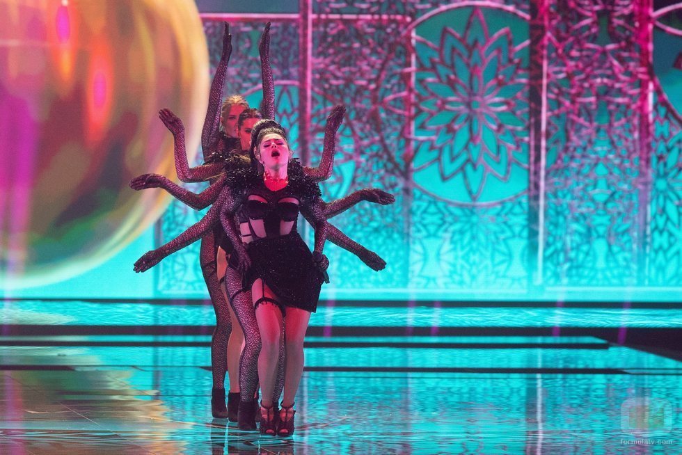 Efendi, representante de Azerbaiyán, en la final de Eurovisión 2021
