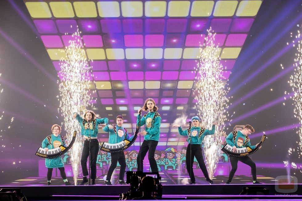 Daði og Gagnamagnið, representante de Islandia, en la final de Eurovisión 2021