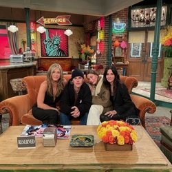 Jennifer Aniston, Justin Bieber, Hailey Bieber y Courteney Cox en 'Friends: The Reunion'