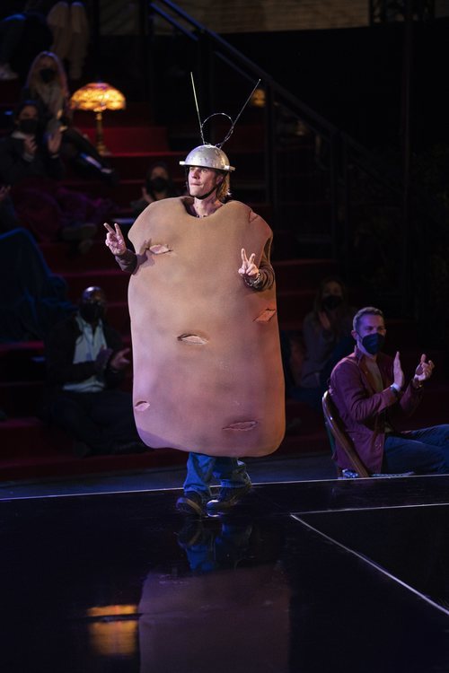 Justin Bieber en 'Friends: The Reunion' con el disfraz de patata Spudnik