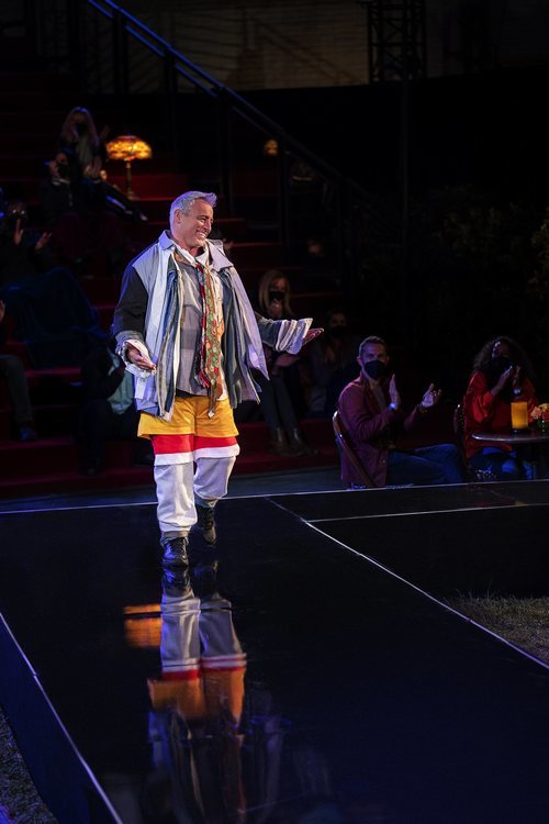 Matt LeBlanc desfilando en 'Friends: The Reunion'