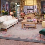 Decorado del salón del piso de Monica y Rachel en 'Friends: The Reunion' 