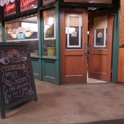 Entrada de Central Perk, la cafetería de 'Friends: The Reunion'