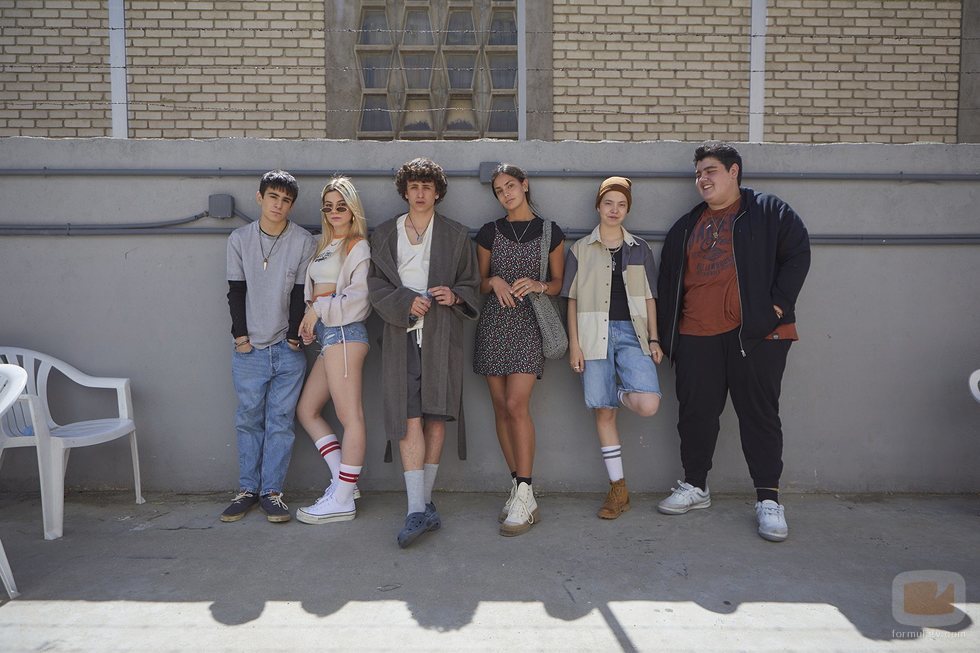 Jacobo Camarena, Alba de Ángel, Son Khoury, Claudia Licari, Leonor Pernas y Manuel Soler en la segunda temporada de 'HIT'