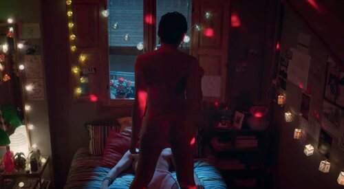 Carla Díaz, desnuda, en una secuencia de sexo de 'Élite 4'