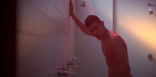 Ander (Arón Piper) se masturba en una escena de 'Élite 4'