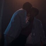 Omar y Patrick (Omar Ayuso y Manu Ríos) se besan en 'Élite 4'