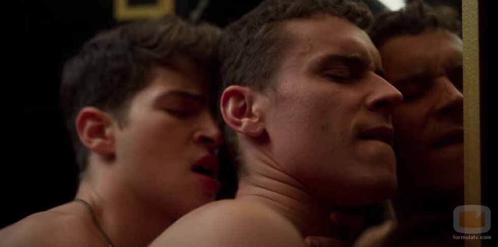 Patrick (Manu Ríos) y Ander (Arón Piper) tienen sexo en 'Élite 4'