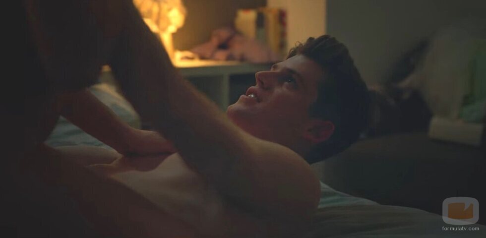Guzmán (Miguel Bernardeau), teniendo sexo en 'Élite 4'