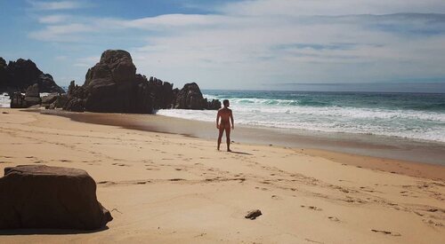 Maxi Iglesias posa sin bañador en su Instagram