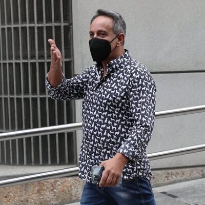 Víctor Sandoval, en el tanatorio por la muerte de Mila Ximénez