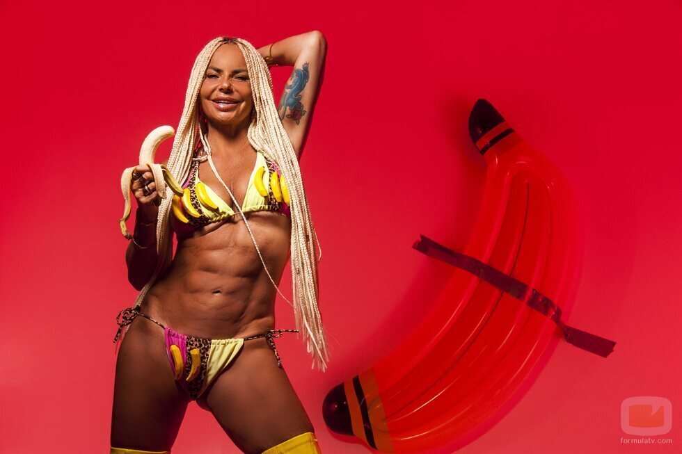 Leticia Sabater presenta en bikini su tema "La Bananakiki"