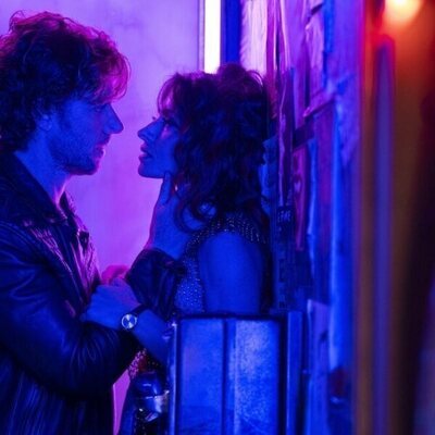 Sarah Shahi y Adam Demos en 'Sexo/Vida'