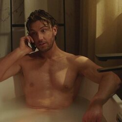 Adam Demos, desnudo en la bañera, en 'Sexo/Vida'