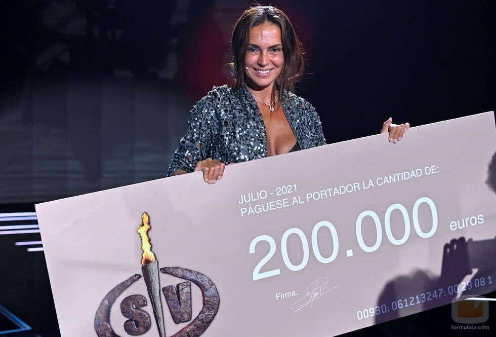 Olga Moreno se alza como ganadora de 'Supervivientes 2021'