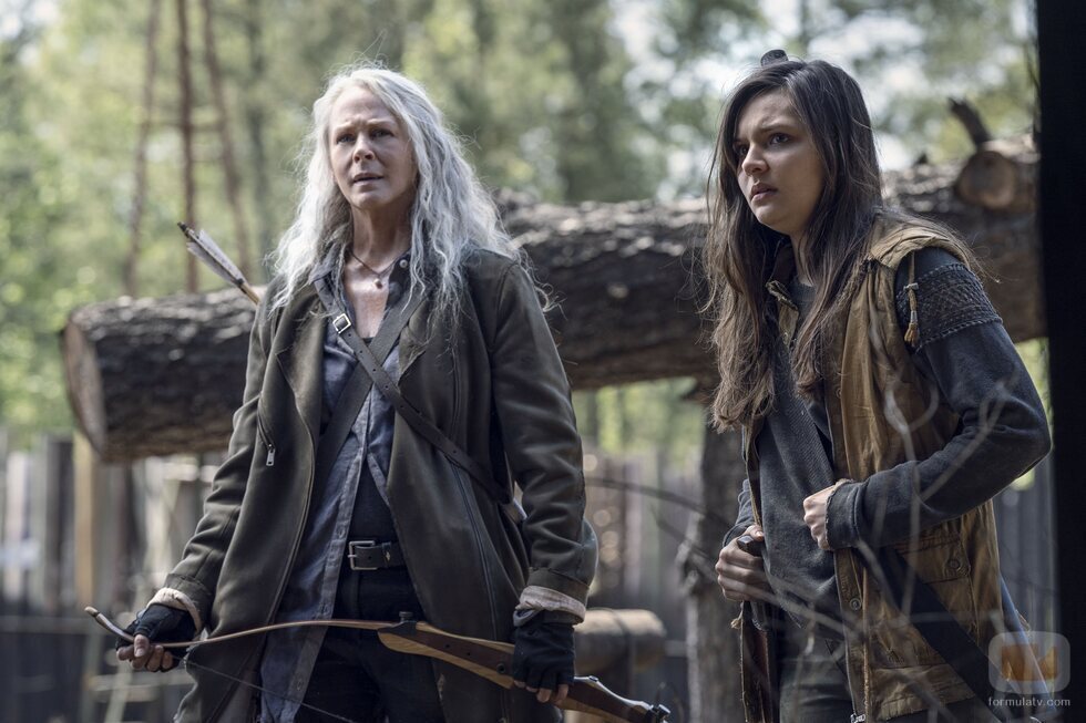 Melissa McBride y Cassady McClincy en la temporada 11 de 'The Walking Dead'
