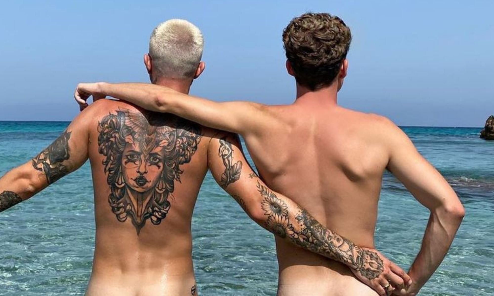 Raoul Vázquez ('OT 2017') y Jonan Wiergo ('Pekín Express'), desnudos en la playa