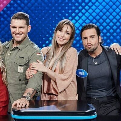 El equipo de 'OT 1' en 'Family Feud: La batalla de los famosos'