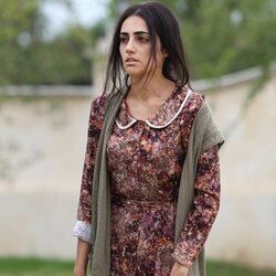 Selin Genç como Gulten en 'Tierra Amarga'