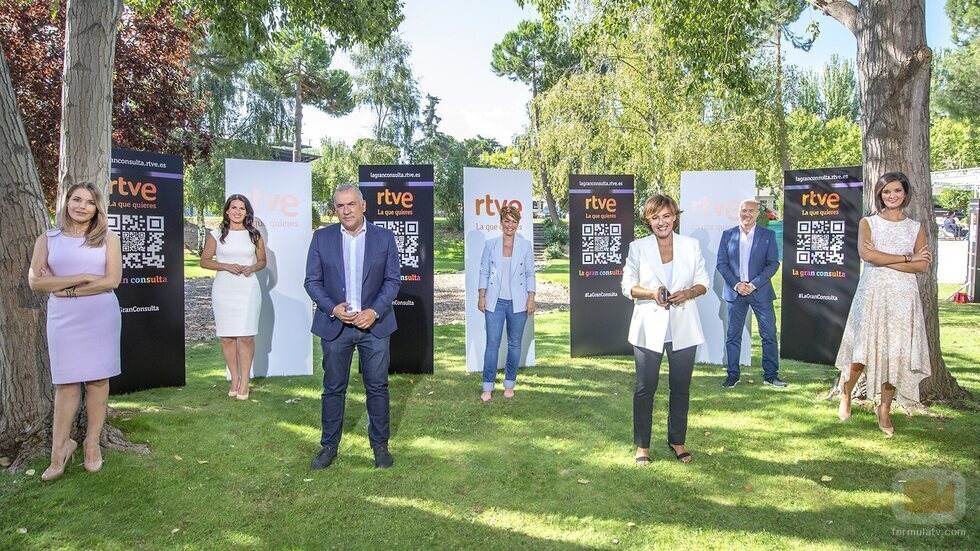 Foto grupal en la presentación de Informativos de RTVE de 2021-2022