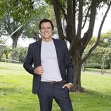 Ion Aramendi posa como presentador 'Mejor contigo'