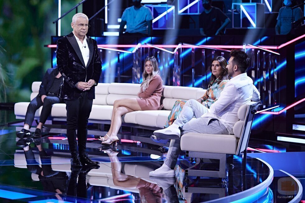 Jorge Javier Vázquez y los colaboradores de 'Secret Story' en la gala 1
