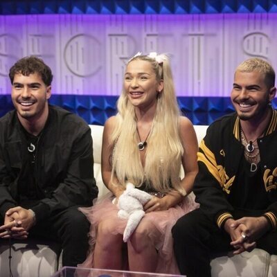 Los Gemeliers y Emmy Russ, en 'Secret Story' durante la gala 1