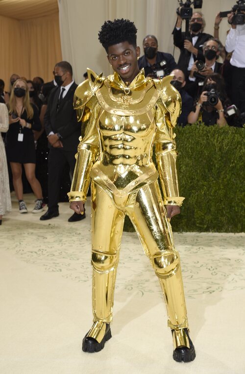 Lil Nas X y su dorada armadura, en la Gala MET 2021