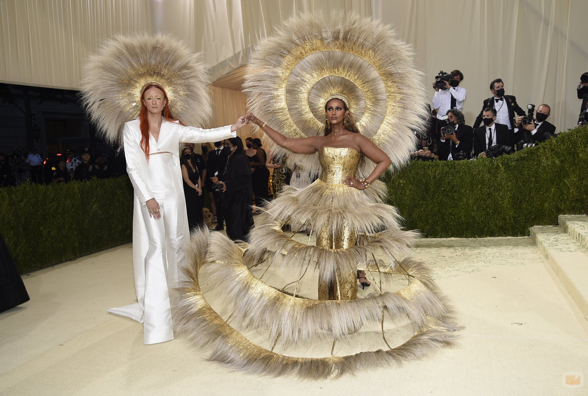 Harris Reed e Iman y sus llamativos vestidos, en la Gala MET 2021