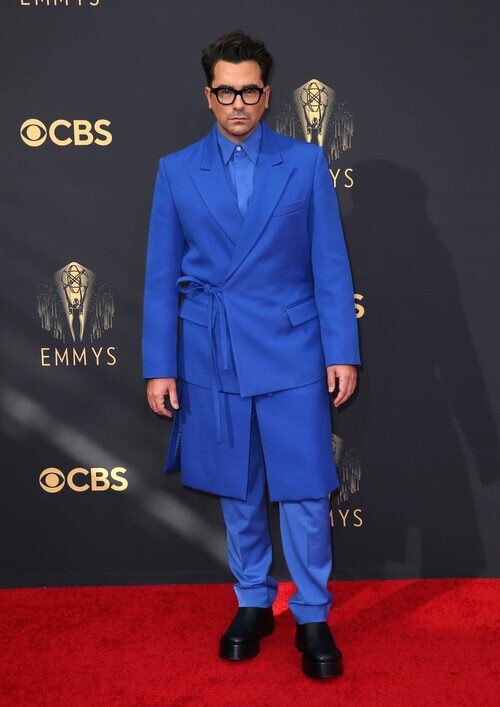 Dan Levy, en la alfombra roja de los Emmy 2021