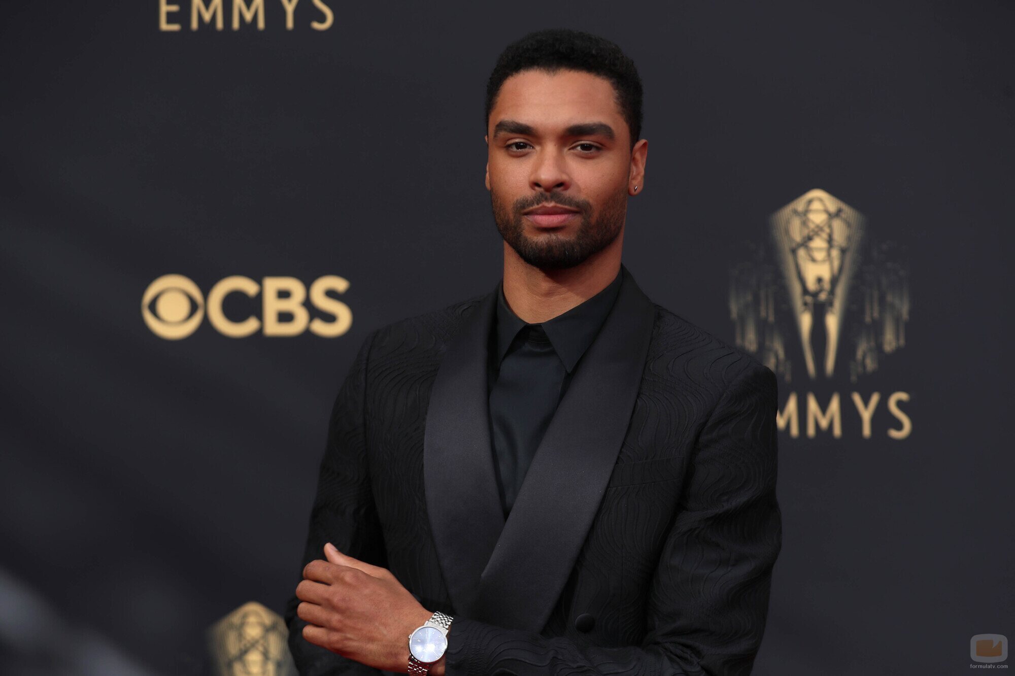 Regé-Jean Page, en la alfombra roja de los Emmy 2021