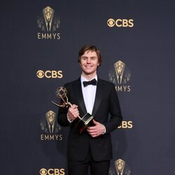 Evan Peters, ganador del Emmy 2021 a Mejor Actor de Reparto de Miniserie
