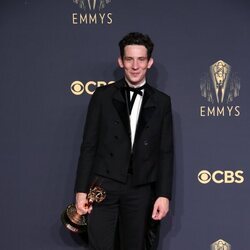 Josh O'Connor, ganador del Emmy 2021 a Mejor Actor