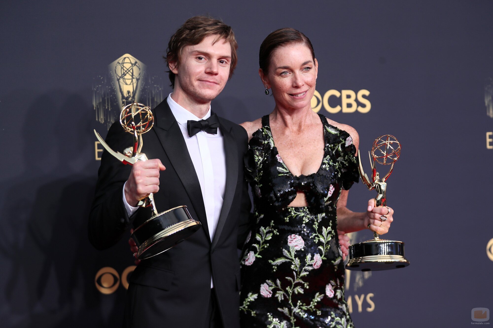 Evan Peters y Julianne Nicholson, ganadores del Premio Emmy 2021 por 'Mare of Easttown'