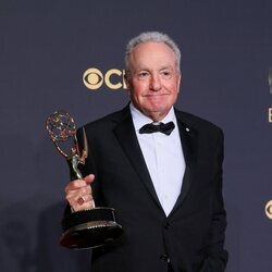 Lorne Michaels con el Emmy 2021 conseguido por 'Saturday Night Live'