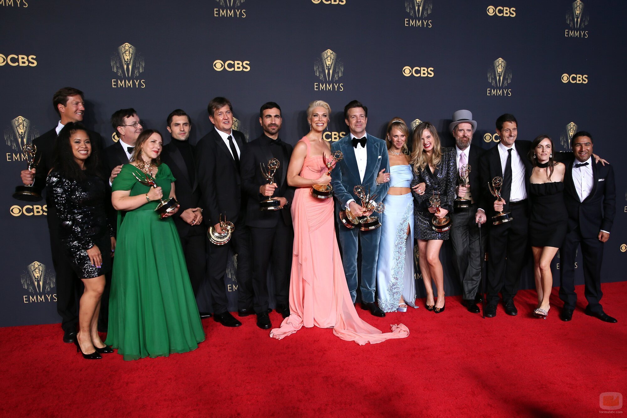 El equipo de 'Ted Lasso' con sus premios Emmy 2021