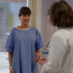 Hiba Abouk junto a Aida Folch en la tercera temporada de 'Madres. Amor y vida'