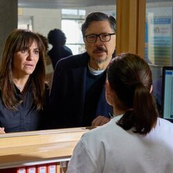 Melani Olivares y Carlos Bardem en la tercera temporada de 'Madres. Amor y vida'