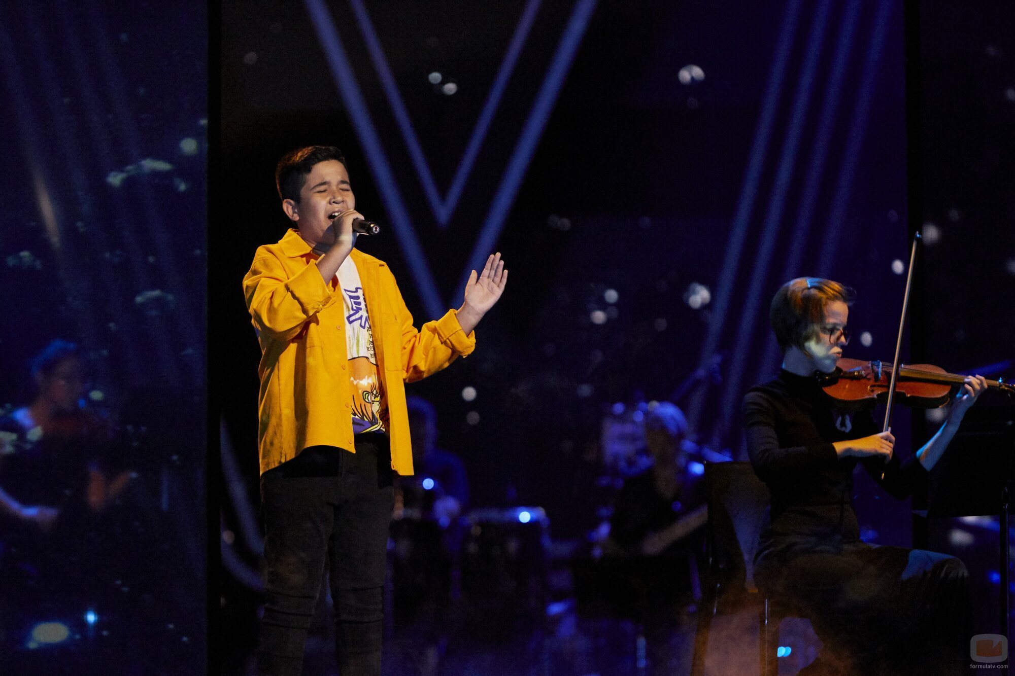 Levi Díaz, cantando en la final de 'La voz kids 2021'