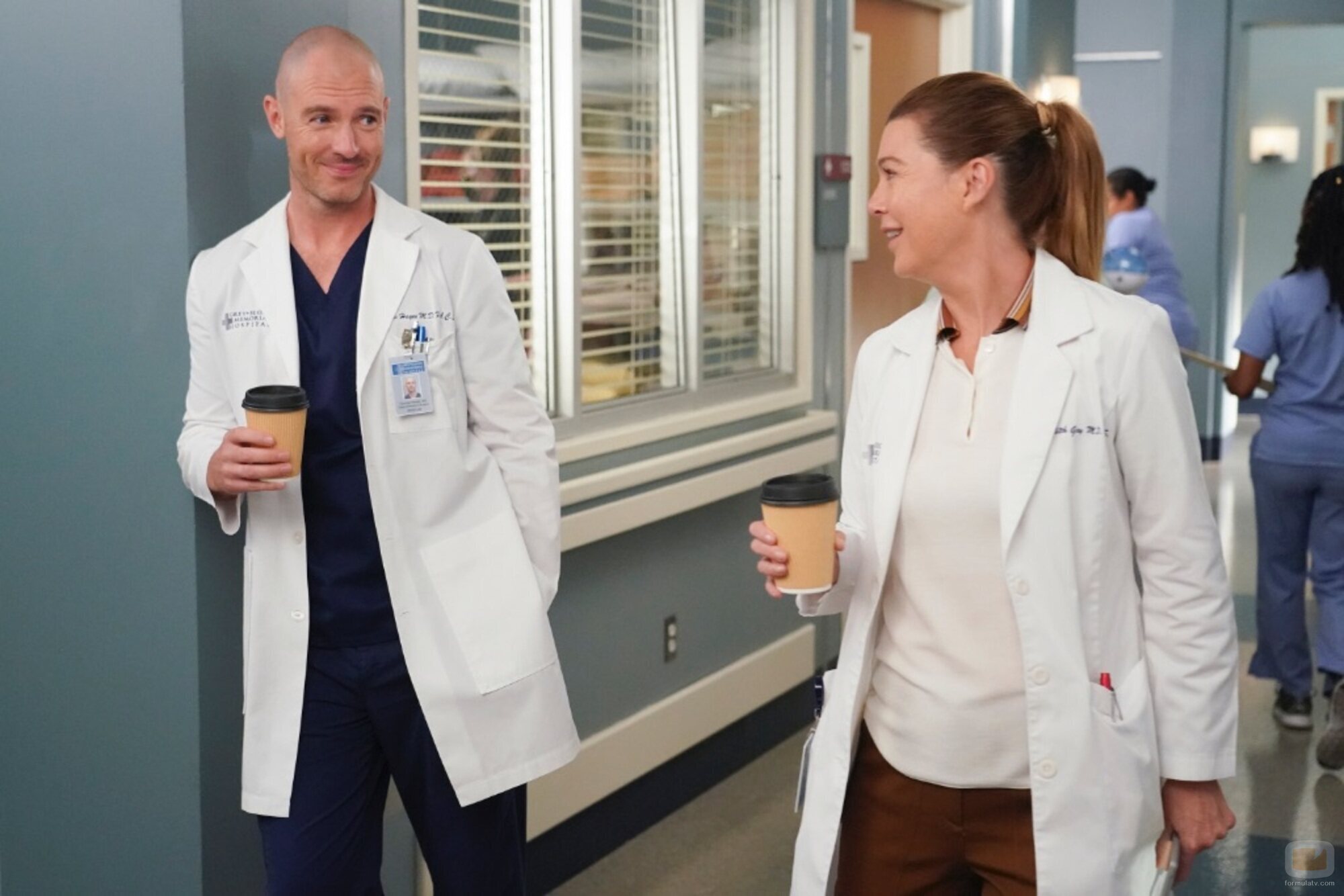 Richard Flood junto a Ellen Pompeo en la decimoctava temporada de 'Anatomía de Grey'