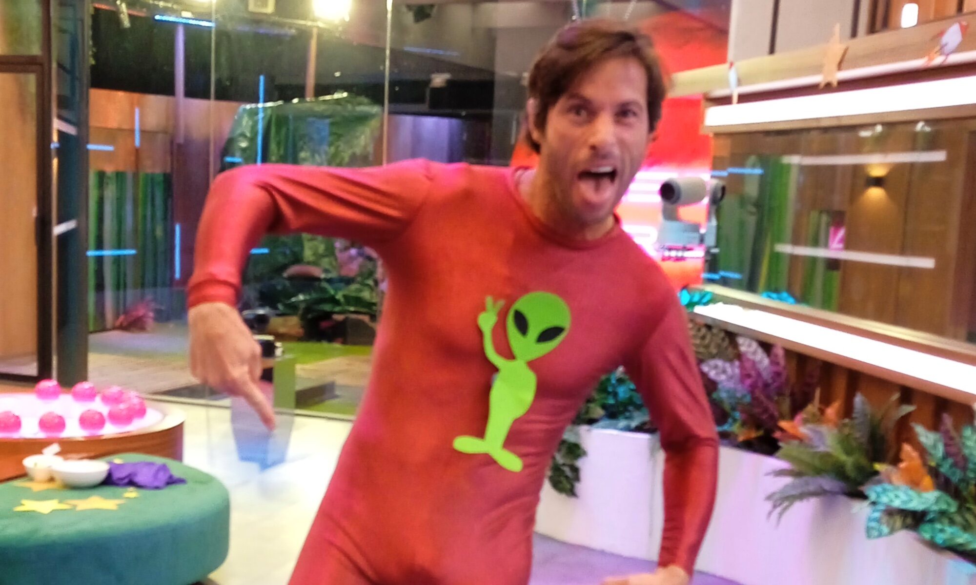 Canales Rivera bailando y marcando paquete en 'Secret Story'