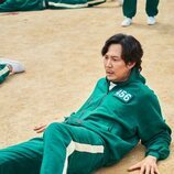 Lee Jung-jae, tirado en el suelo en 'El juego del calamar'