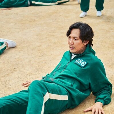 Lee Jung-jae, tirado en el suelo en 'El juego del calamar'