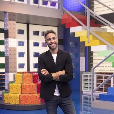 Roberto Leal es el conductor de 'Lego Masters'