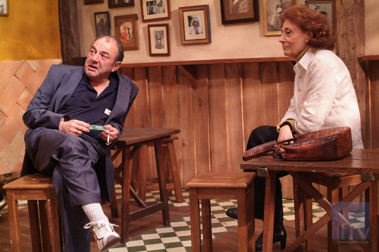 Jesús Bonilla y Julia Gutiérrez Caba en 'Los serrano'