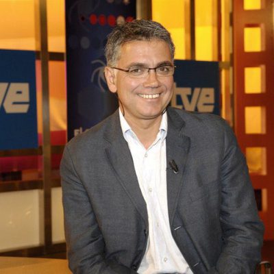 Juan Ramón Lucas, sonriente, es el nuevo presentador de ''El ojo público del ciudadano'