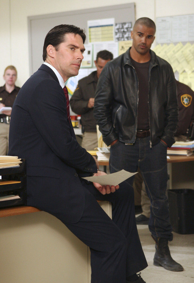 Hotchner y Morgan analizan un crimen en 'Mentes criminales'