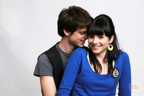 Óscar Sinela y Andrea Duro en una foto promocional de la tercera temporada de 'Física o Química'