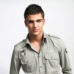 Maxi Iglesias interpreta a Cabano para la tercera temporada de 'Física o Química'